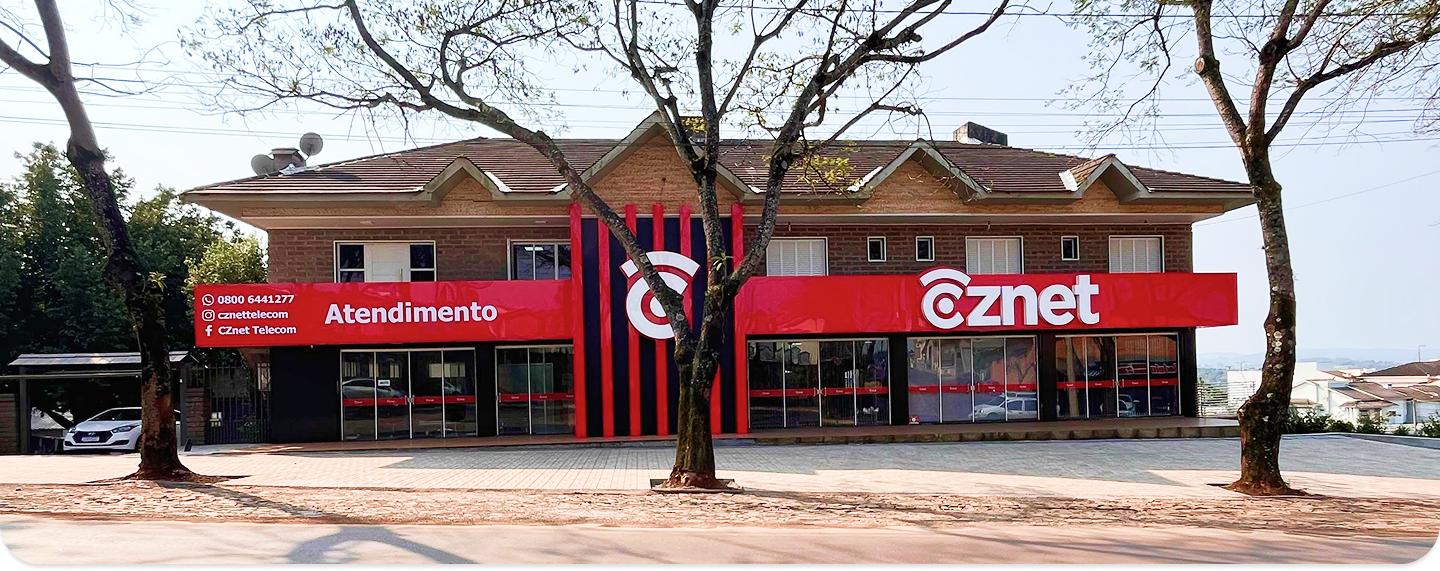 Fachada da loja CZnet Telecom com atendimento ao cliente